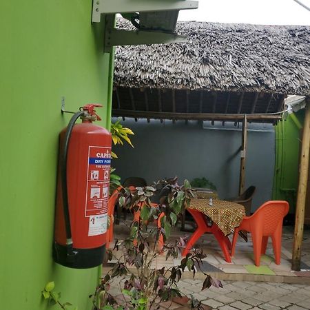 L&J Modern Backpackers Bnb Darüsselam Dış mekan fotoğraf