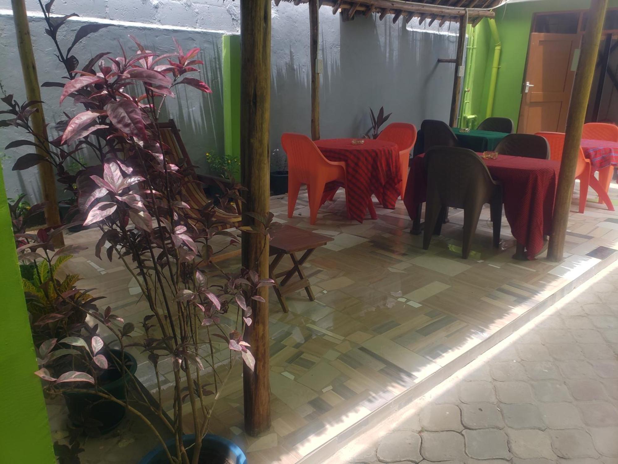 L&J Modern Backpackers Bnb Darüsselam Dış mekan fotoğraf