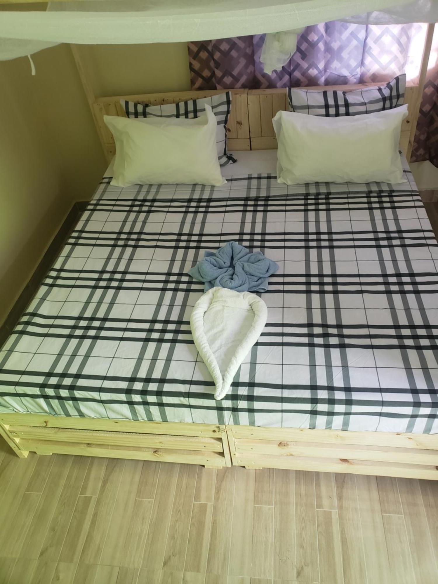 L&J Modern Backpackers Bnb Darüsselam Dış mekan fotoğraf