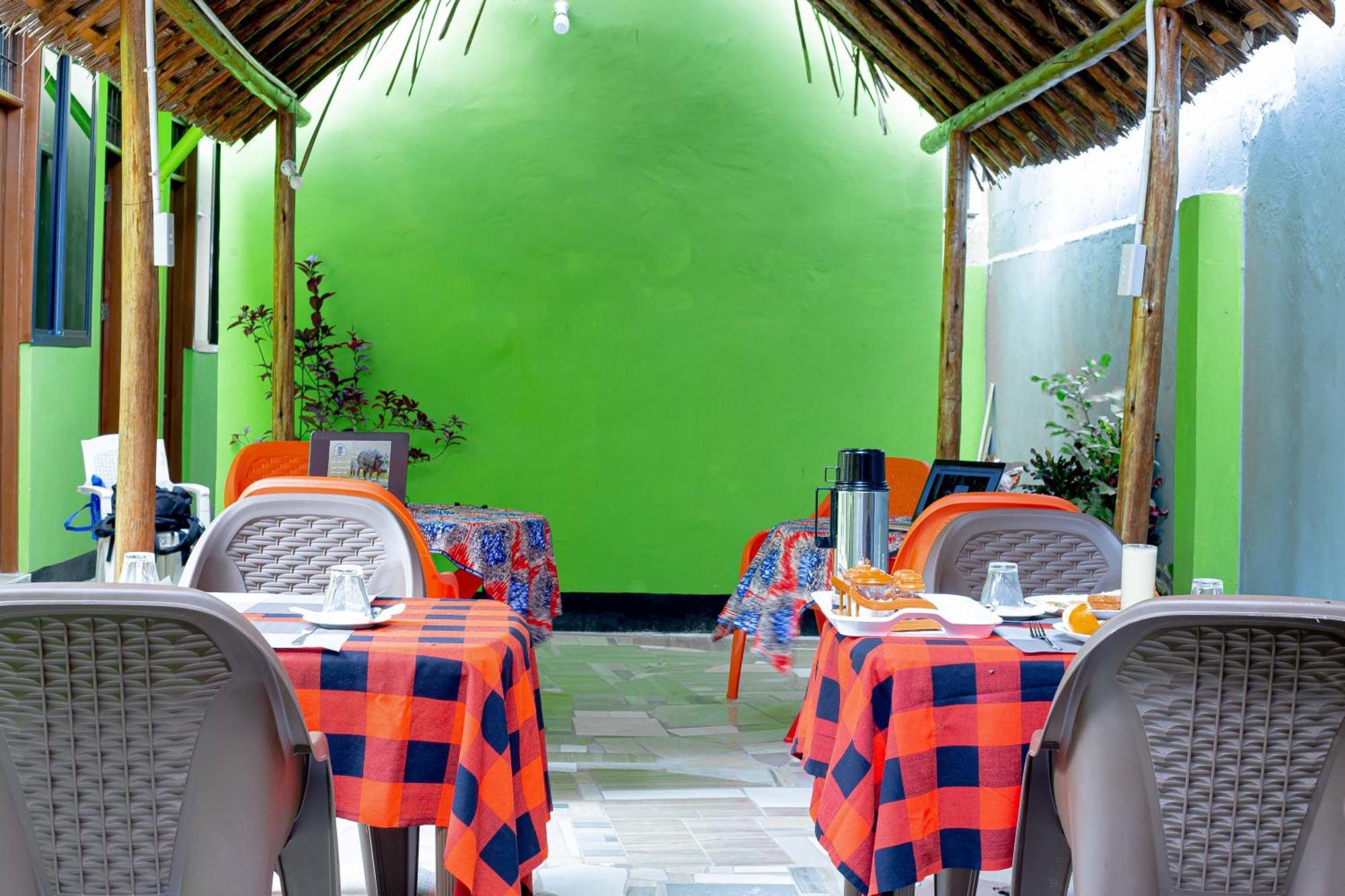 L&J Modern Backpackers Bnb Darüsselam Dış mekan fotoğraf