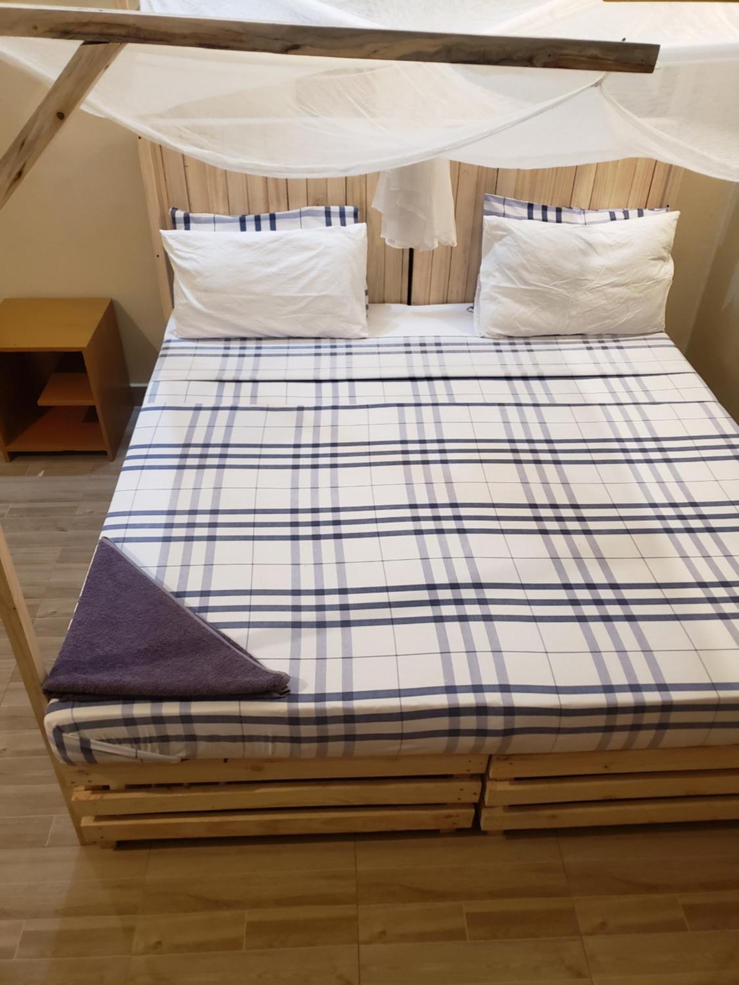 L&J Modern Backpackers Bnb Darüsselam Dış mekan fotoğraf