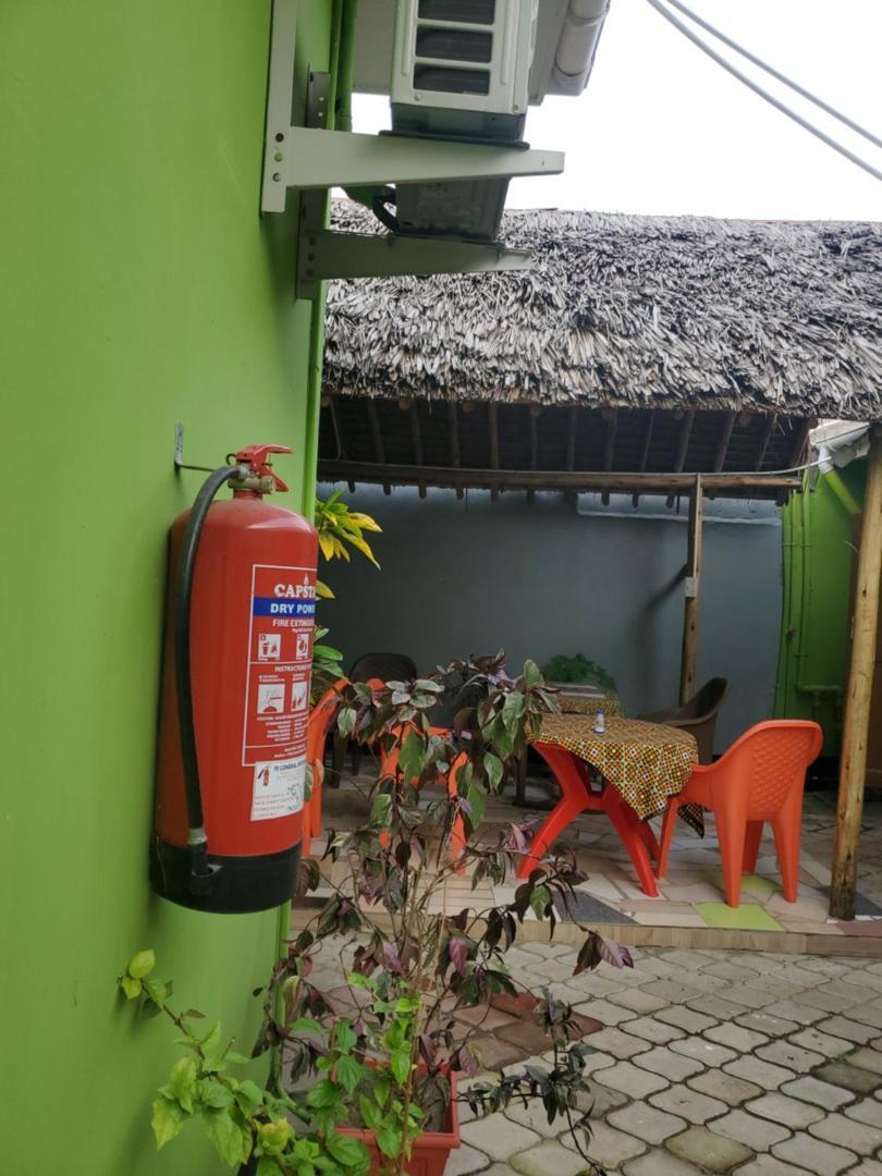 L&J Modern Backpackers Bnb Darüsselam Dış mekan fotoğraf